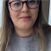 Je donne des cours de français et je fais l’aide aux devoirs. Je donne également des cours d’anglais pour les débutants.